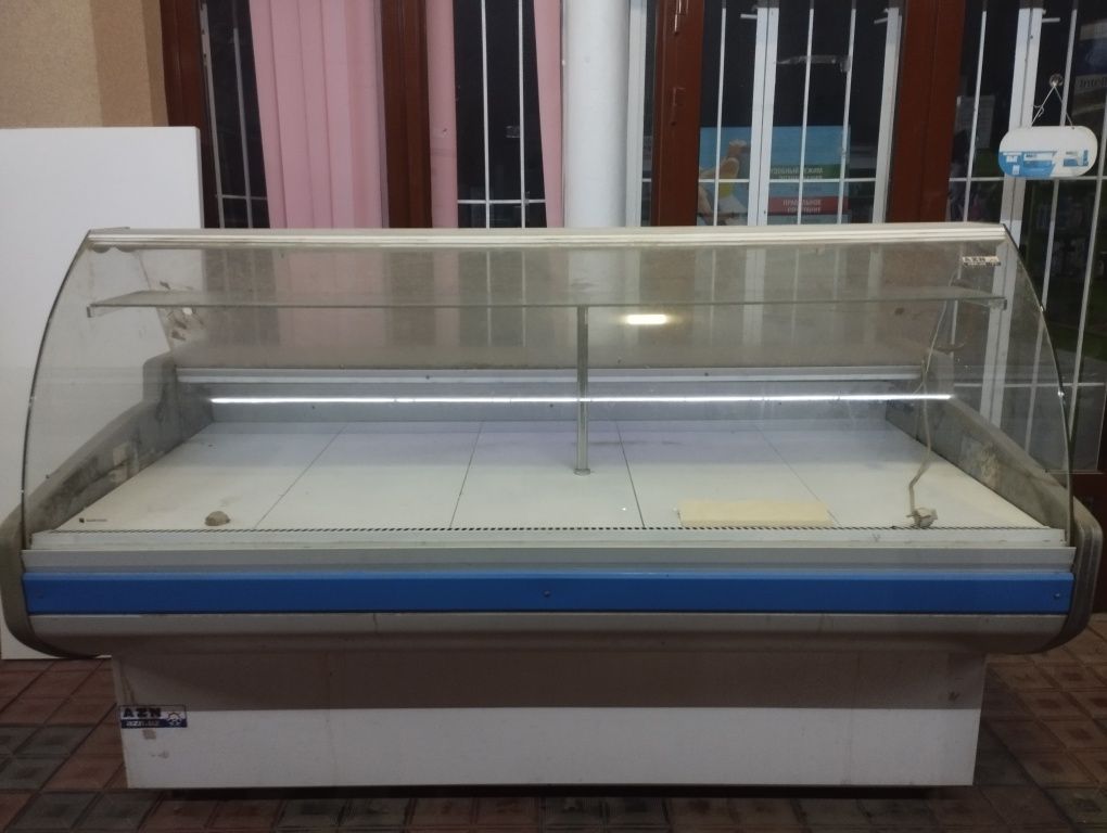 Продам холодильник витрина