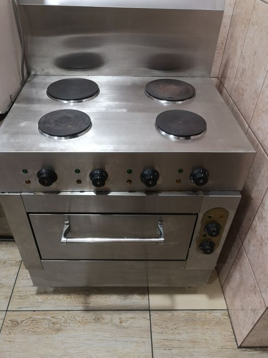 Продам духовой шкаф с плиткой