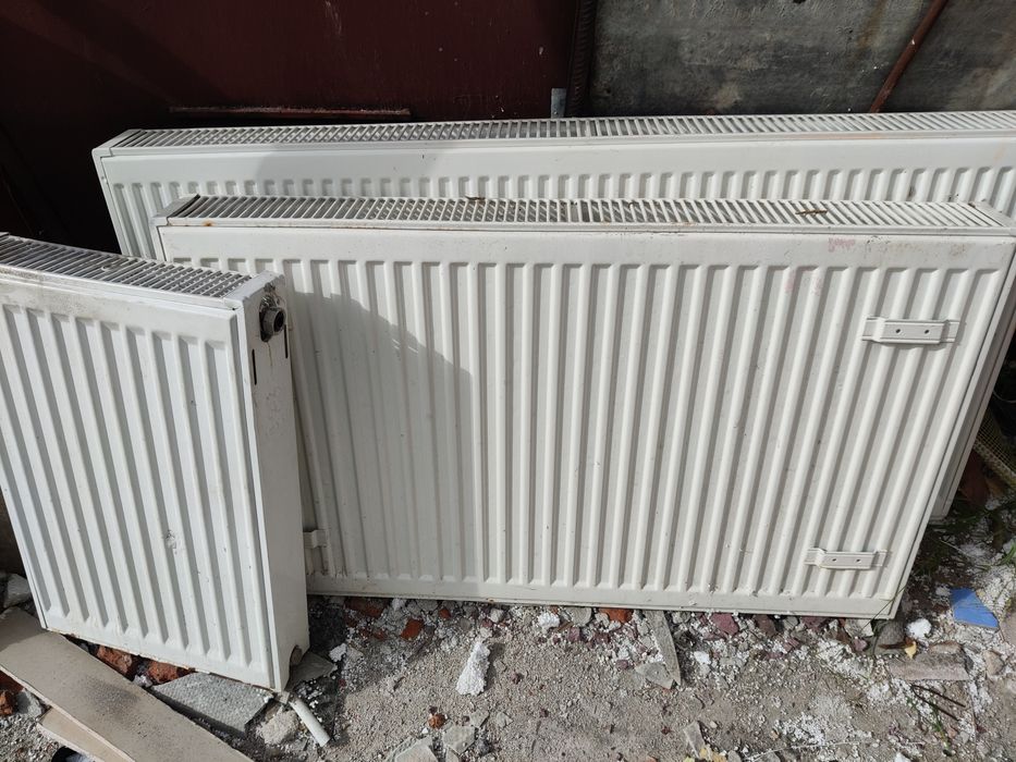 Vând 3 calorifere din oțel