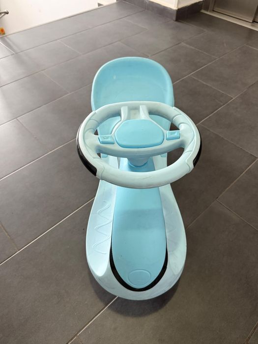 Masinuta fara pedale cu lumini si muzica