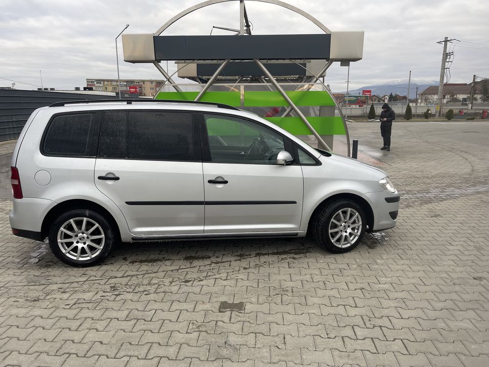 Vând volkswagen touran