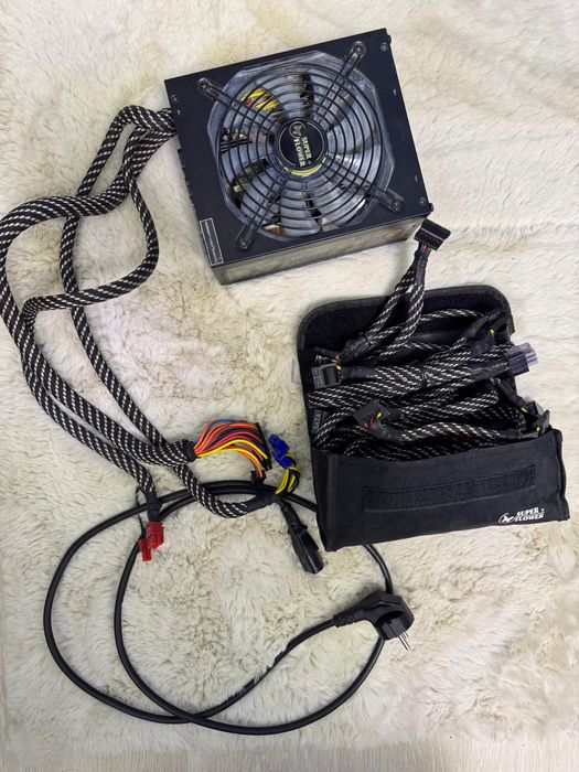 Sursa 700W Super Flower Golden Green 80+ GOLD 90+ Eficienta LED Gaming