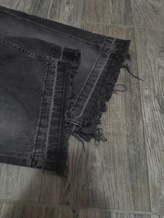 Pantaloni scurti distressed Zara