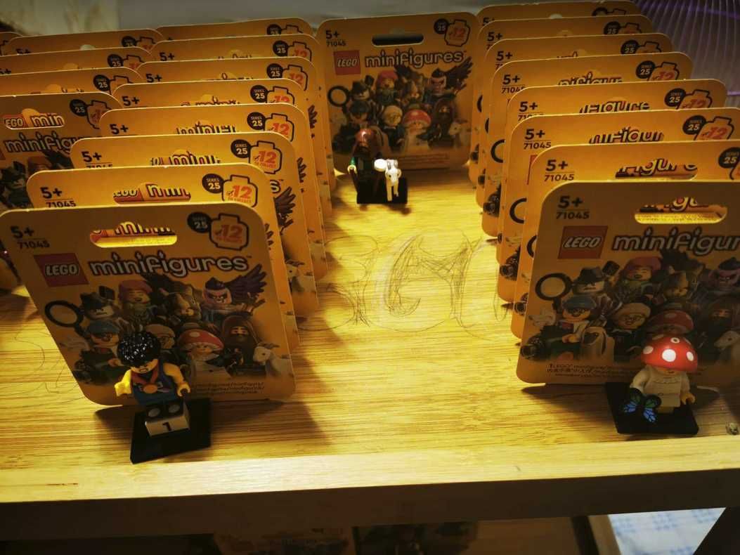63 DE MINIFIGURINE LEGO din seria 25 SIGILATE la preț bun!