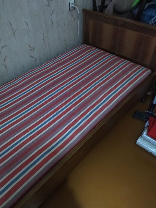 Продам кровать 0,8х2, производства Румыния