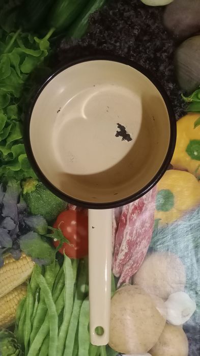 Кастрюля и ковш эмалированные