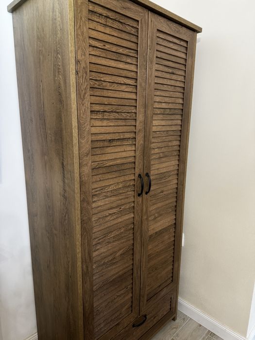 Vand dulap haine nou