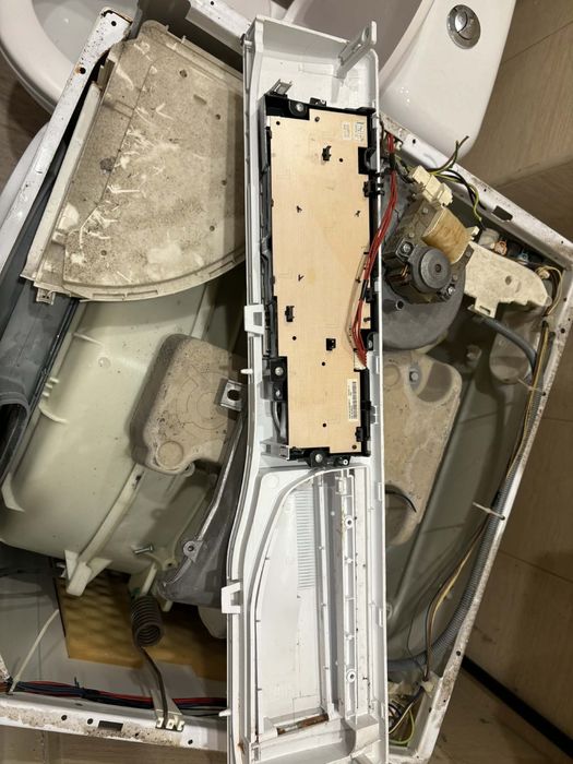 Продавам резервни части за пералня