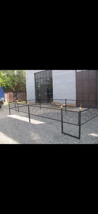 Оградки на кладбище