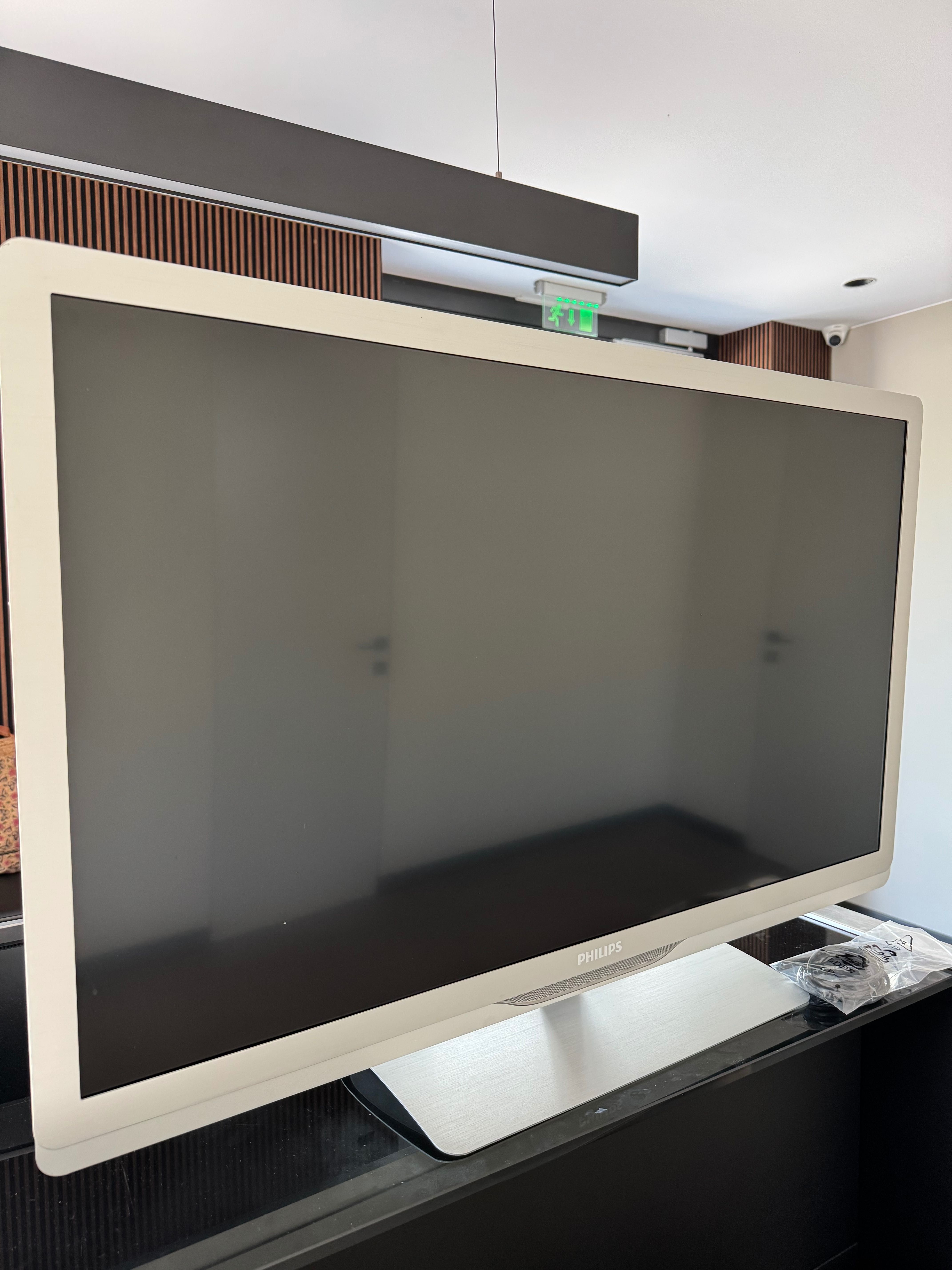 Телевизор Philips 42 инча