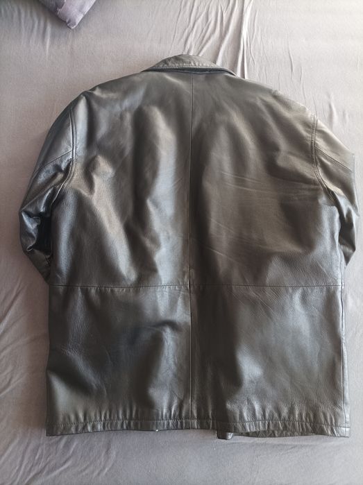 Мъжко черно кожено яке.