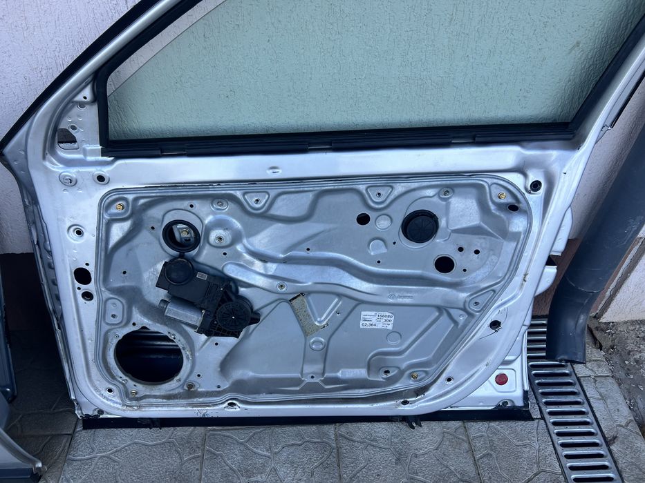 Piese Passat B5.5 aripa portiera geam macara