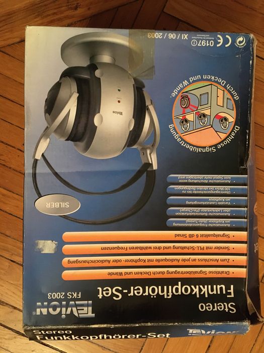 Casti wireless cu incarcare acumulatori in baza