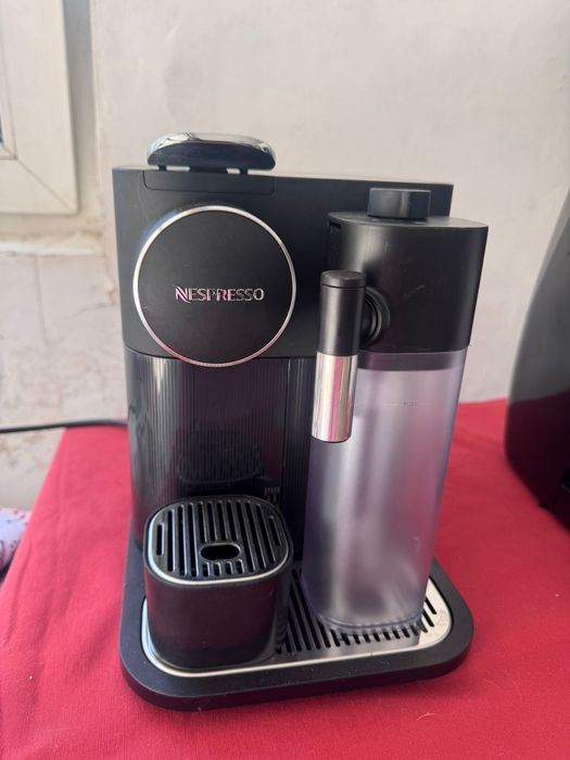 Vand 2 aparate de Cafea Delonghi Nespresso