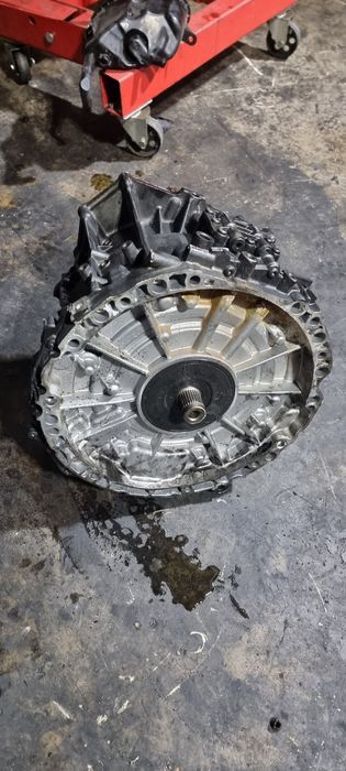 Motor hibrid electric Mercedes
