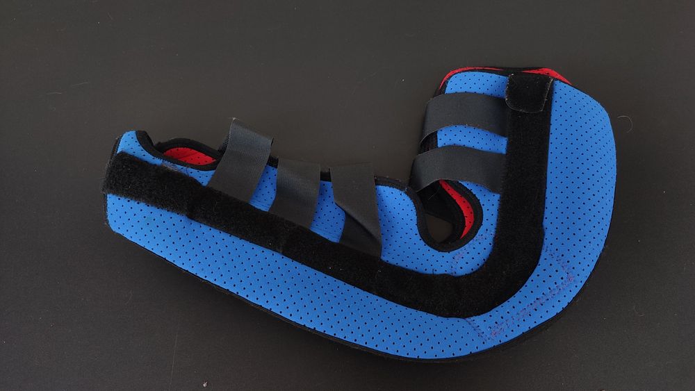 orteza atela pentru cot post operat bandaj brat mana dreapta fracturi