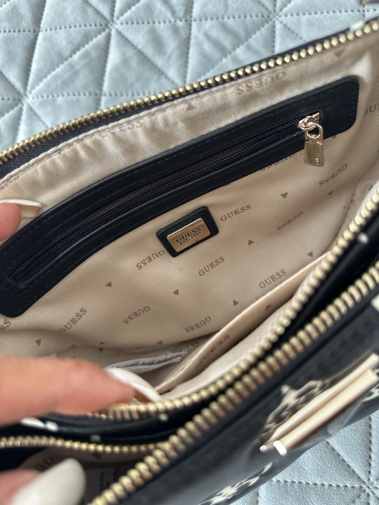 Чанта Guess Deesa ползвана веднъж