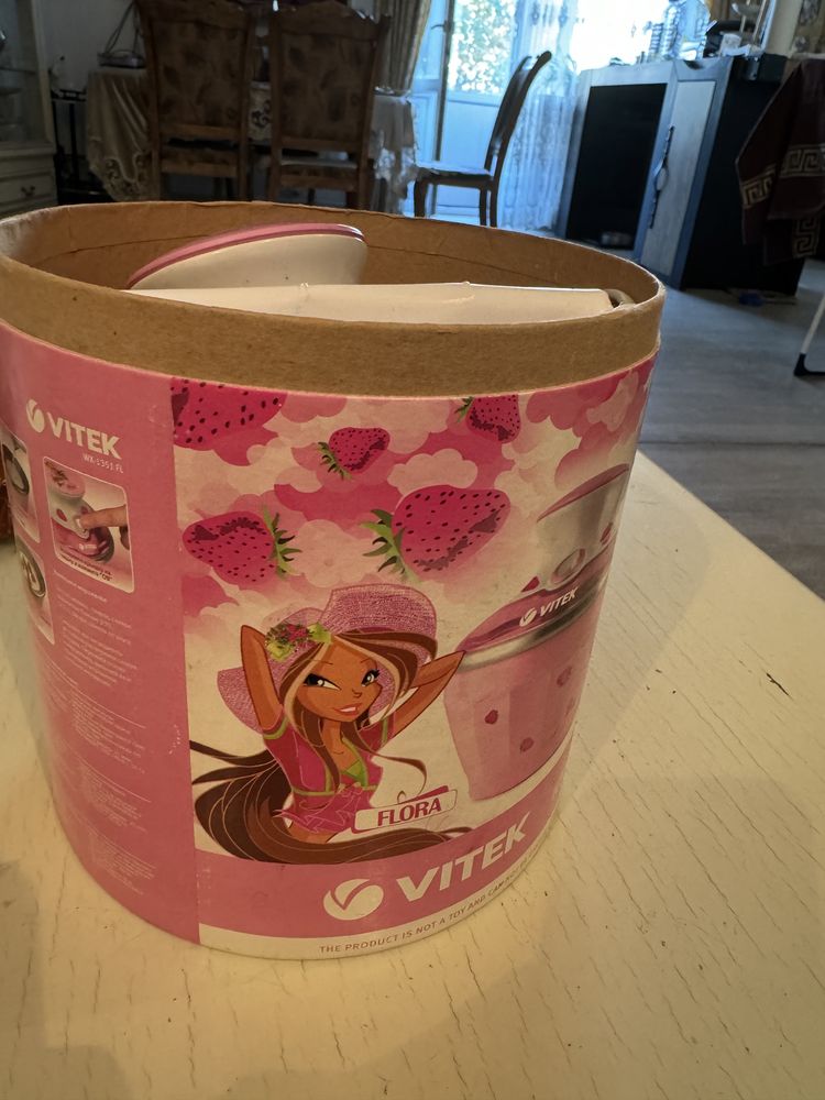 Продам мороженицу Vitek!