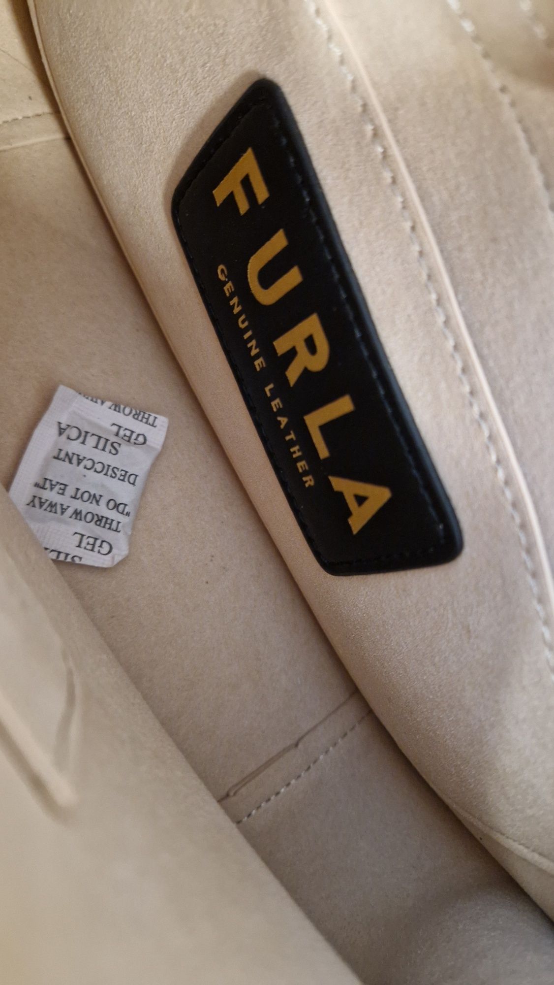Прекрасна Furla Flow