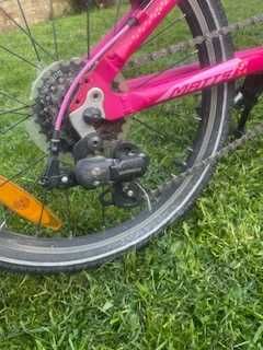 Vand bicicleta pentru copii de 5-8 ani, Merida roz.