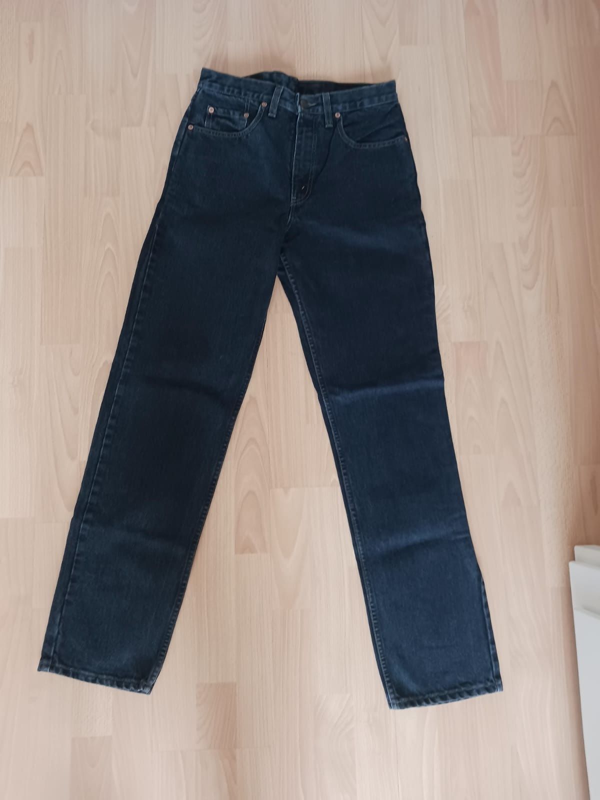 Vand blugi LEVI STRAUSS eticheta portocalie