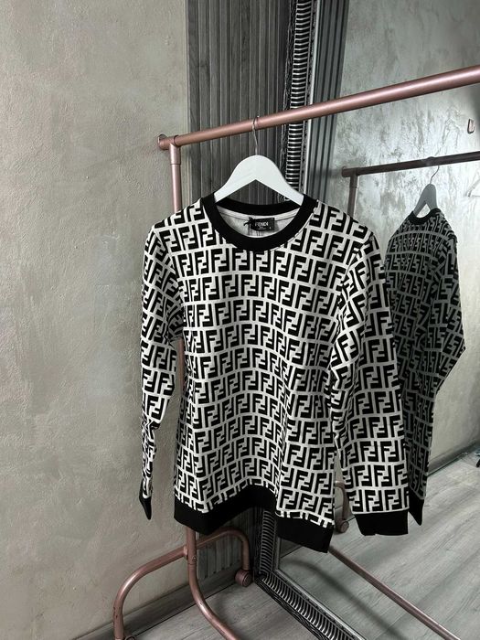 Мъжки блузи и суичери в бял цвят