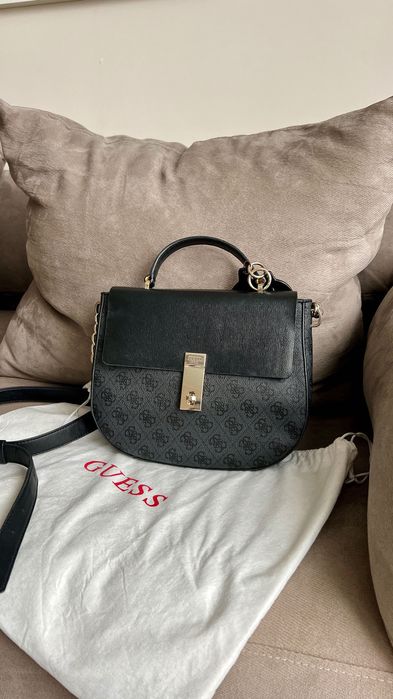 Черна чанта GUESS