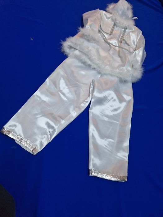 Costum serbare fulg de nea