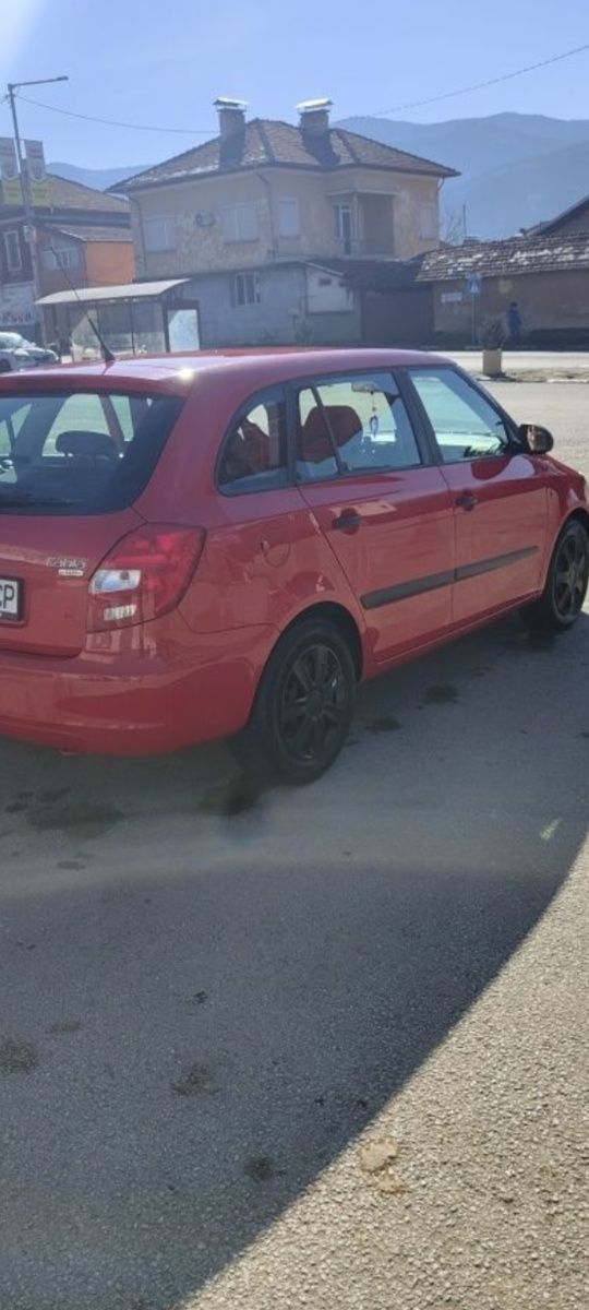 Продавам личниа си автомобил SKODA