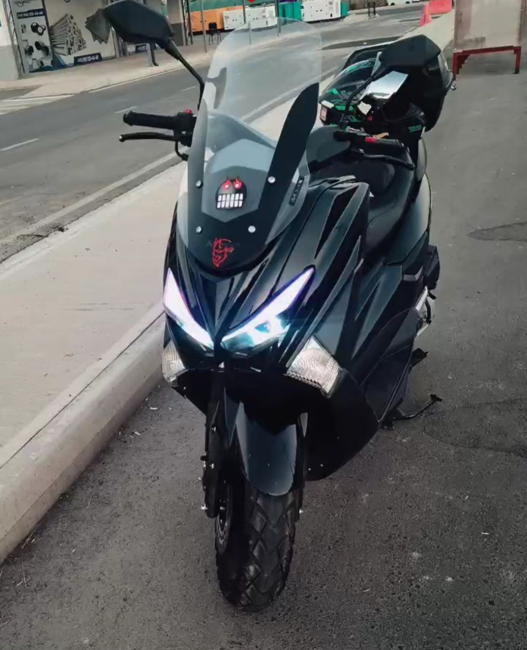 Продаю скутер t-max в хорошем состоянии