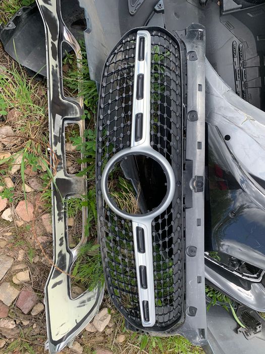 Предна решетка мерцедес гла 247