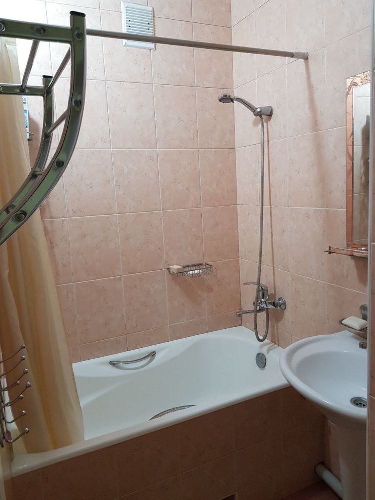 Abay jangohda 2/4/4 balkon 2/6 srochno sotiladi