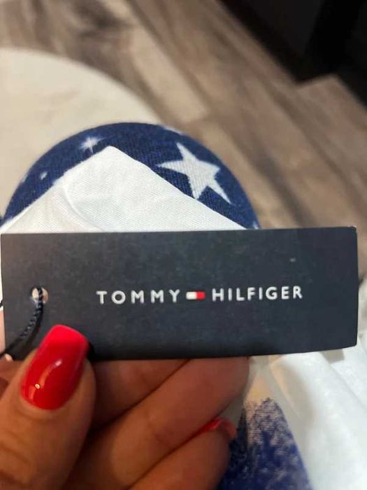 Tommy Hilfiger нова тениска с етикети