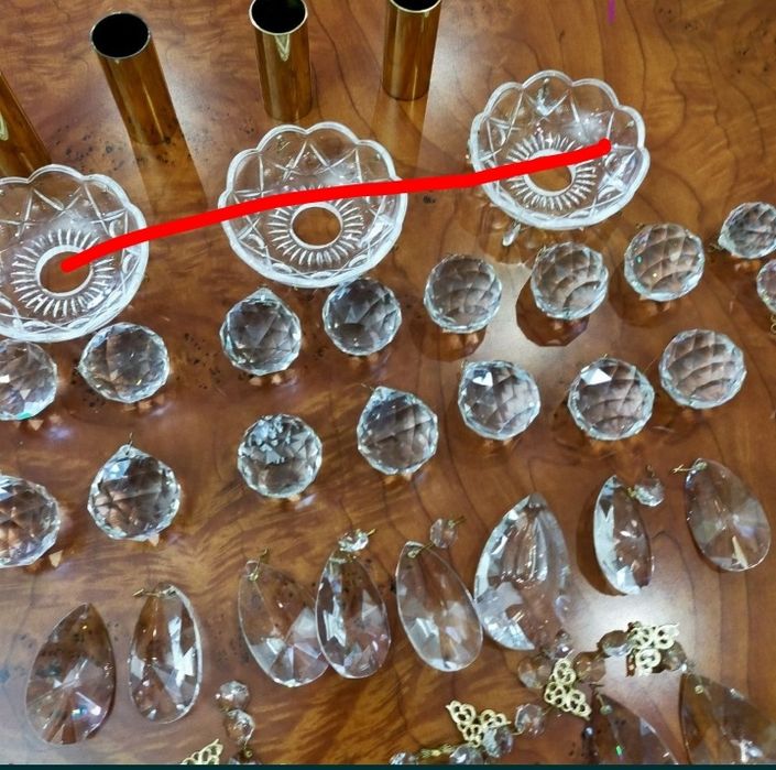 Запасные детали к хрустальной люстры.