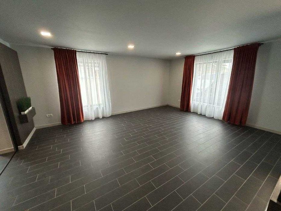 PROPRIETAR  ofer spre vanzare  CASA ,3 CAMERE pe Aleea Olteni -SMEURA