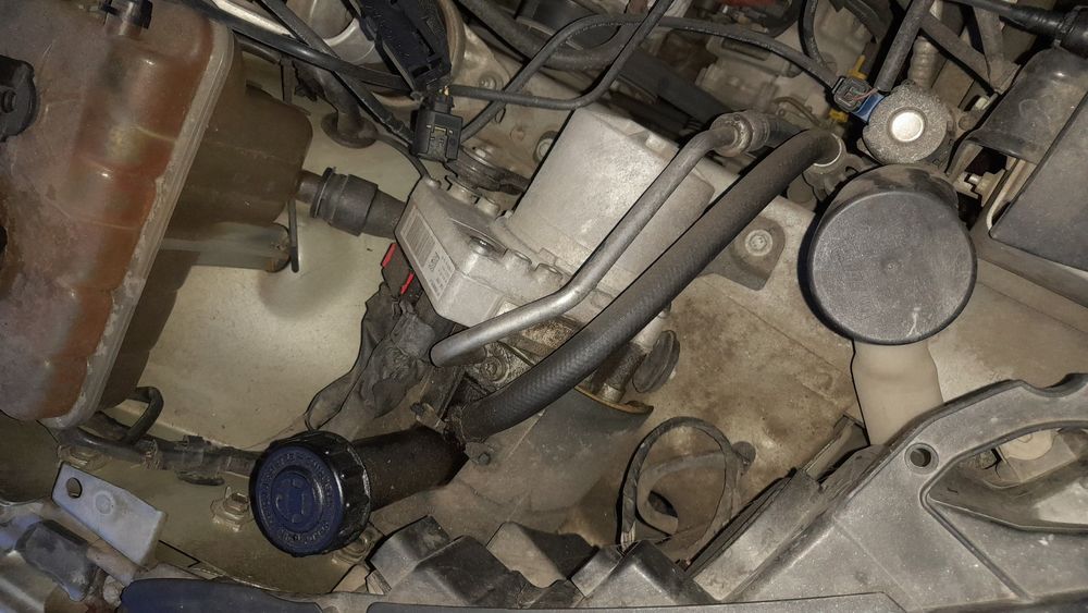 Пежо 407 2.0 хди 136 коня дизел НА ЧАСТИ