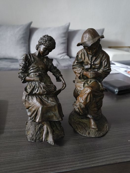Комплект момче и момиче бронзови статуетки от 1976