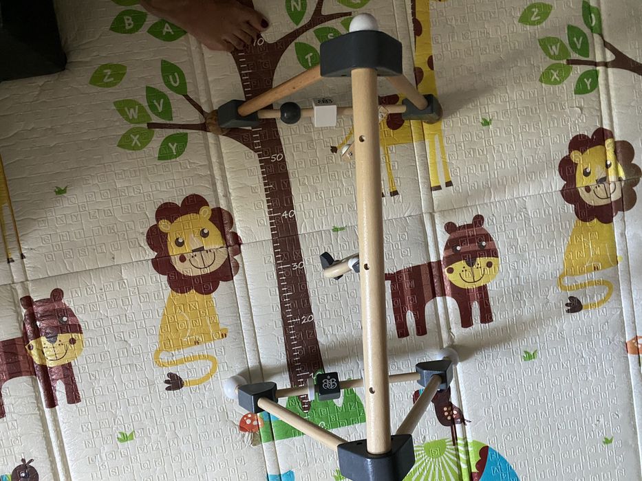 Trapez joaca bebelusi