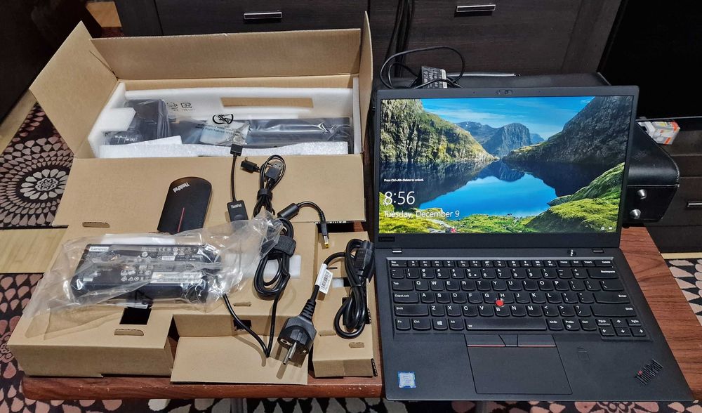 Laptop Lenovo ThinkPad X1 cu docking station si toate accesoriile