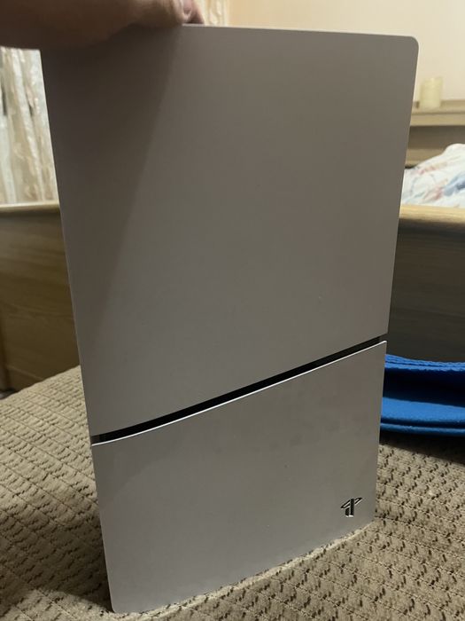 Vand PS5 digital slim 1TB(2 manete+ fifa ultimate edition)