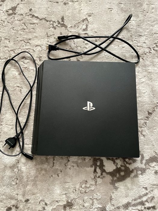 PS 4 Pro 1TB - stare excelenta - fără manetă - testată și funcțională