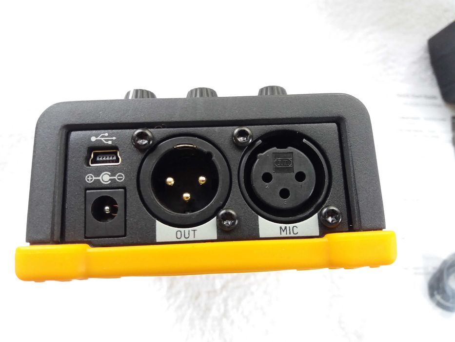 Вокален процесор за ефекти TC-Helicon VoiceTone E1 (ехо)