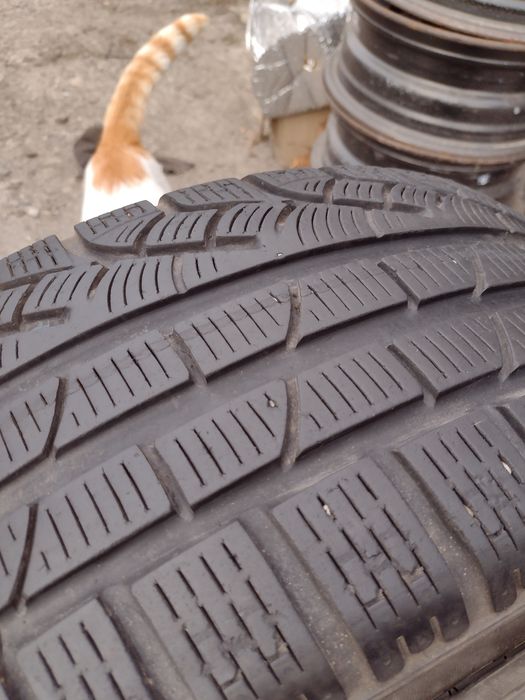 Pirelli Winter 2бр.215/45/18 дот4015