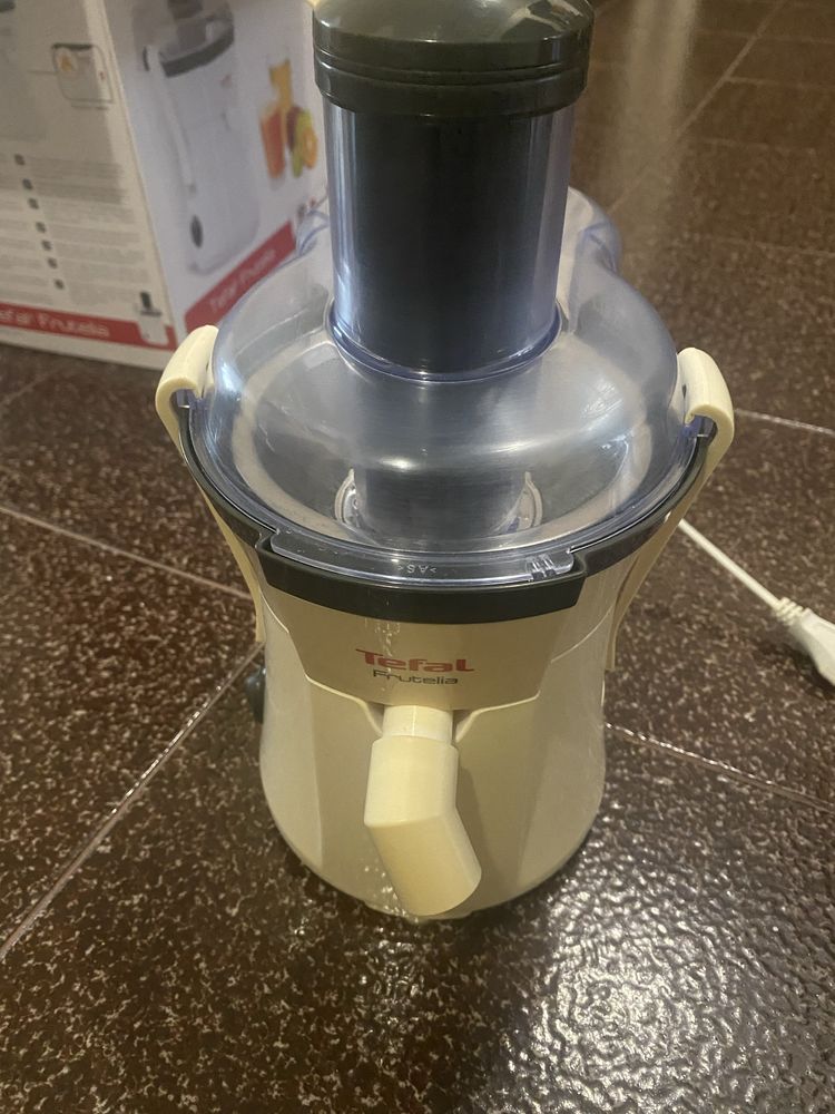 Електрическа сокоизтисквачка Tefal Frutelia