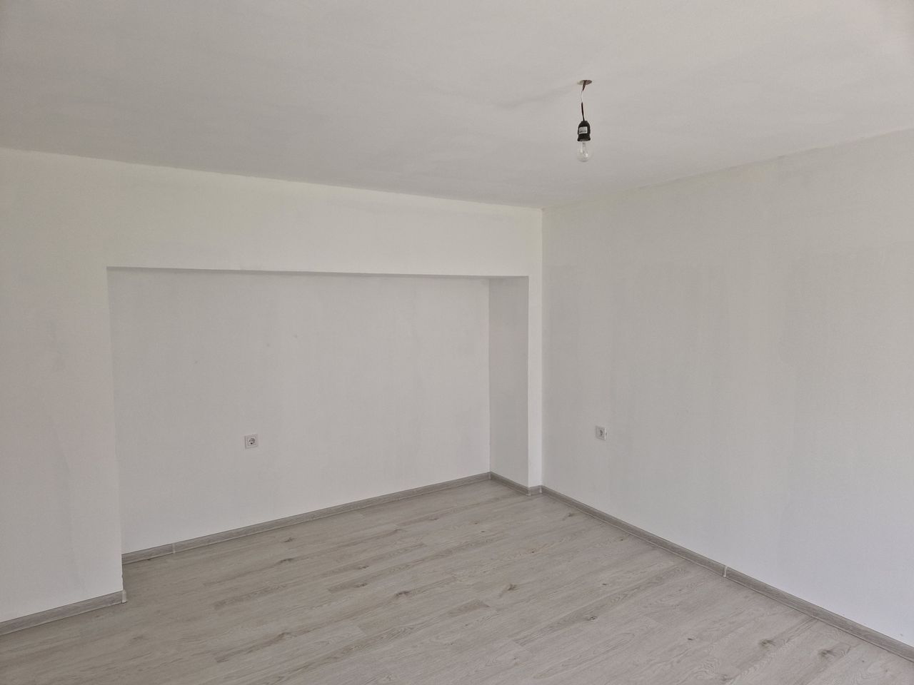 Продава се Къща в с. Патриарх Евтимово, Област Пловдив - 210 кв.м за 401 €/кв.м - Снимка #9