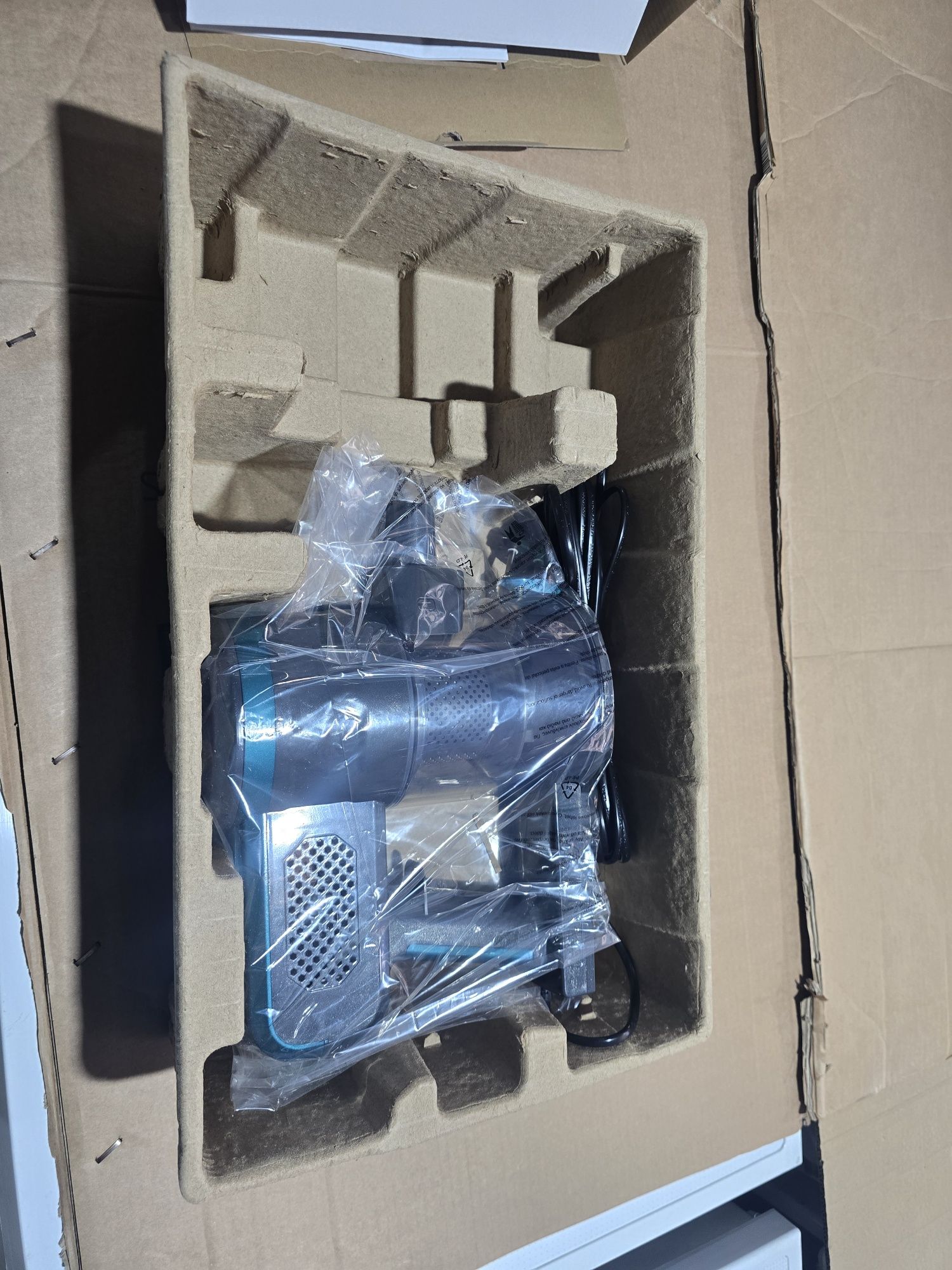Нова вертикална прахосмукачка Rohnson R-1224 800W
