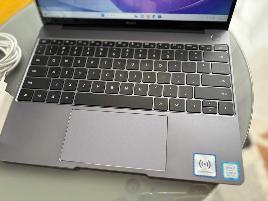 Laptop Huawei MateBook 13, i5, 8GB RAM, SSD 256GB, ecran 2K