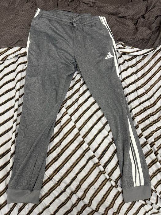 Pantaloni adidasi originali XL noi