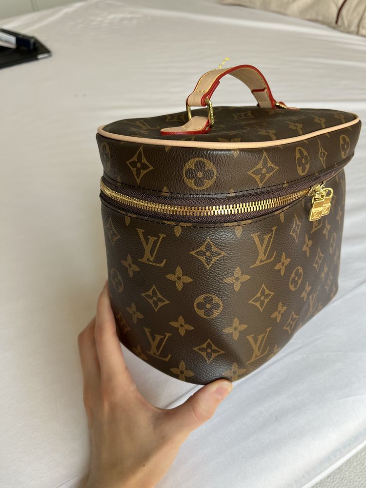 НАМАЛЕНИЕ! Louis vuitton чанта за грим