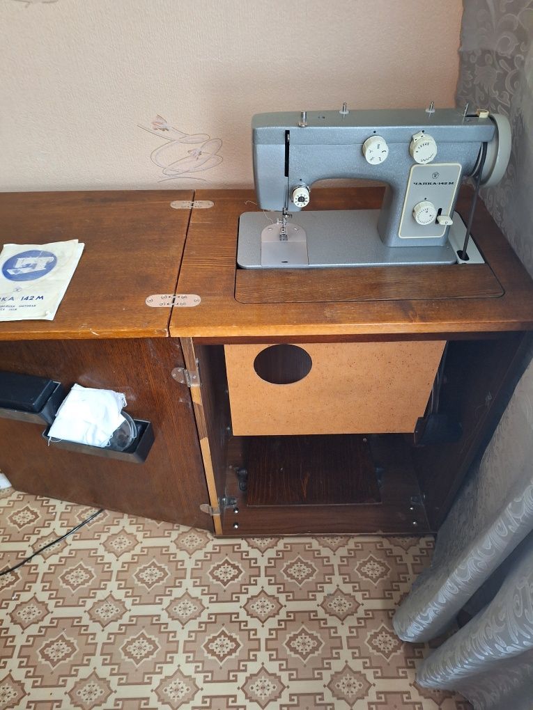 Продам швейную машинку